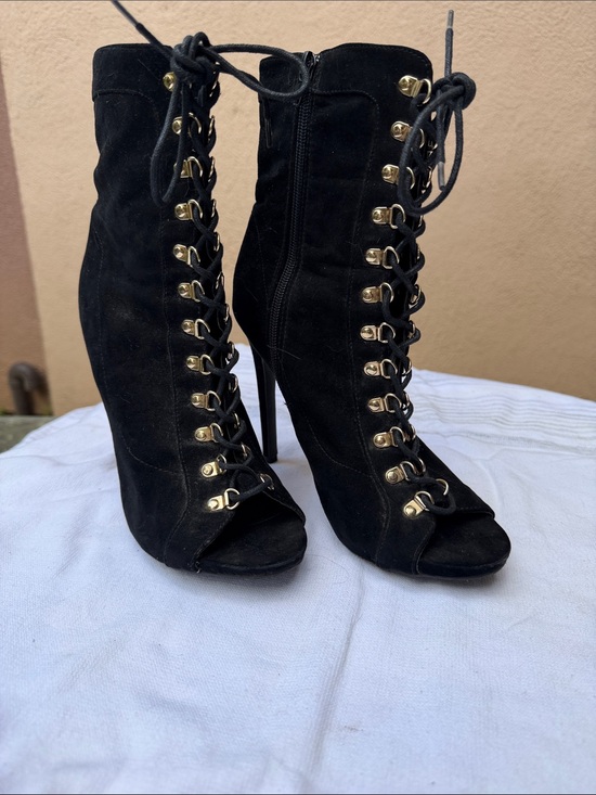 Wild Diva Shoes - Wild Diva Black Lace-Up Peep Toe Stiletto Booties with Gold Eyelets